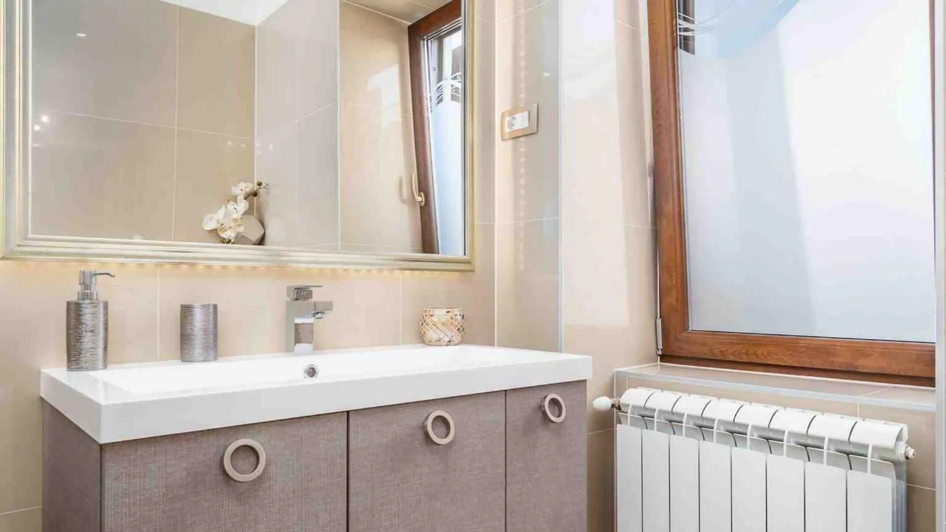 Modern Comfort With Shared Pool & Lush Green Surroundings In Kastav 0*,
