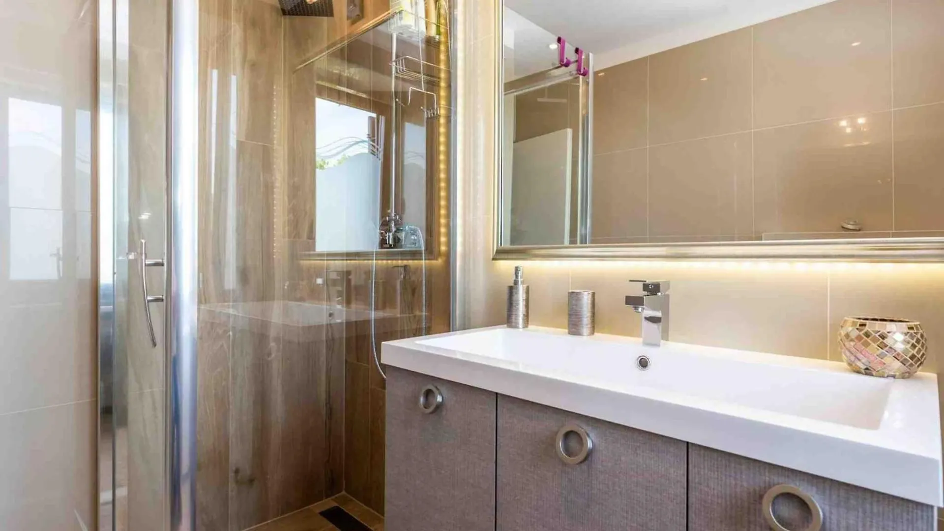 Modern Comfort With Shared Pool & Lush Green Surroundings In Kastav Croatia
