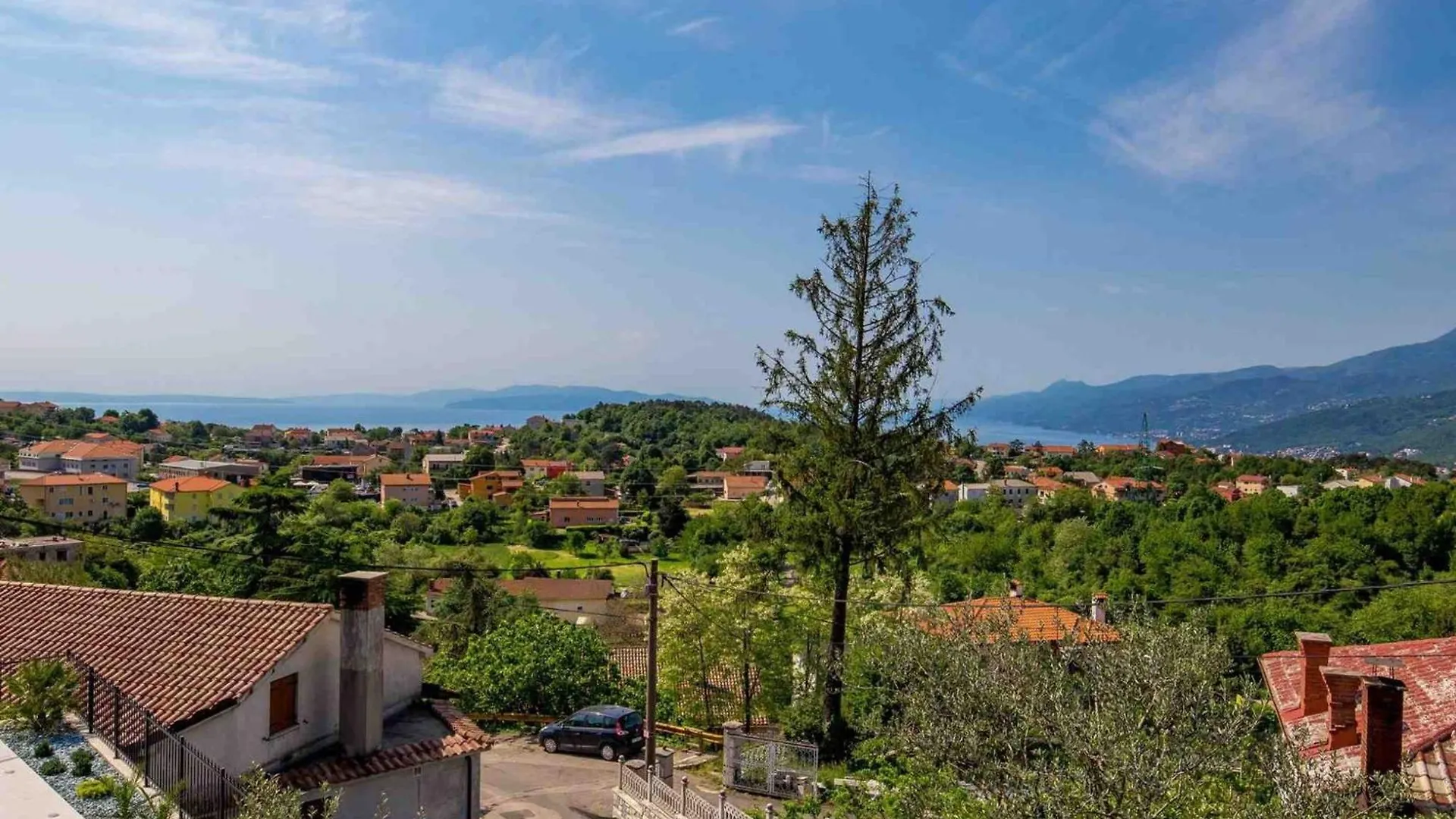 Modern Comfort With Shared Pool & Lush Green Surroundings In Kastav