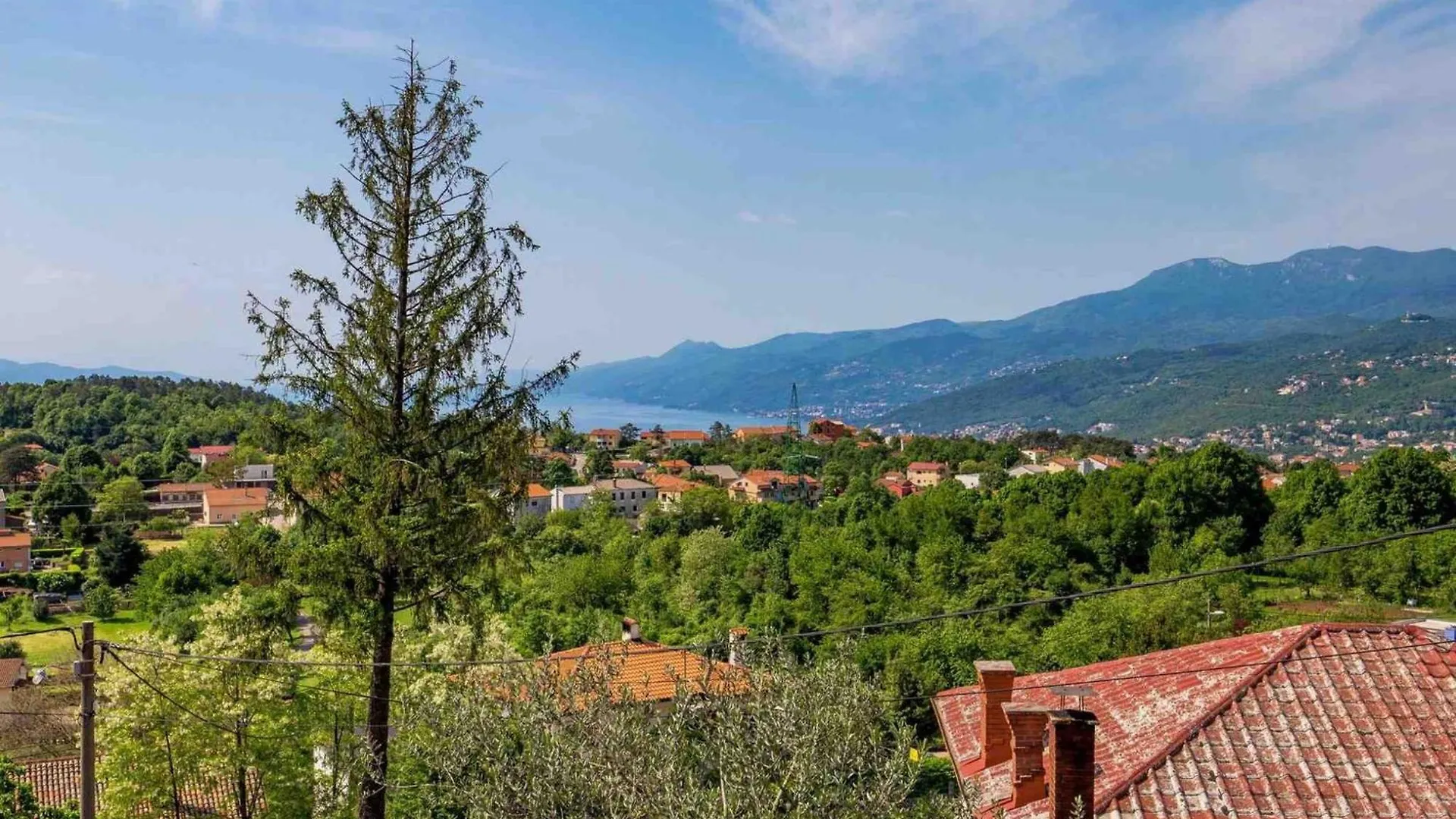 Modern Comfort With Shared Pool & Lush Green Surroundings In Kastav