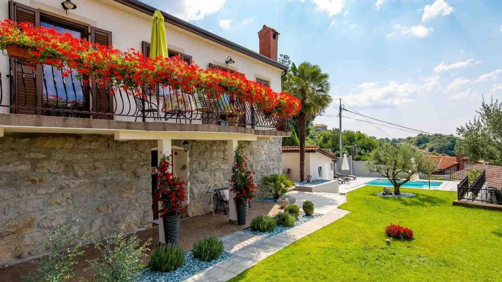 Modern Comfort With Shared Pool & Lush Green Surroundings In Kastav